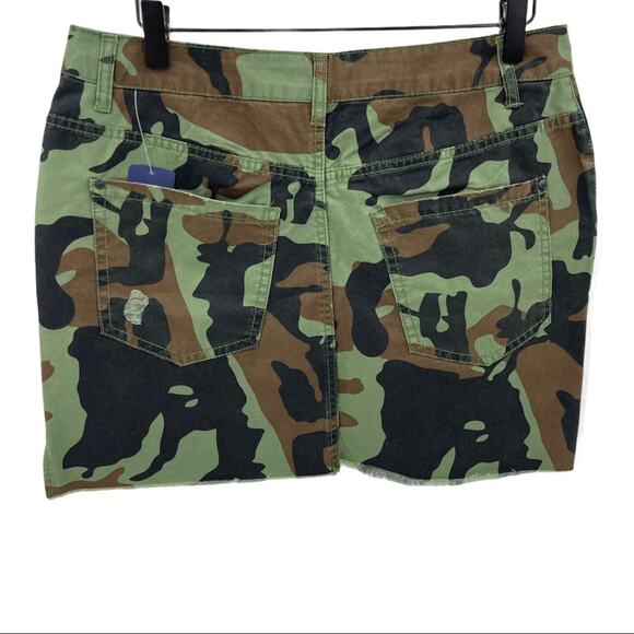 Forever 21 Women's Green Camouflage Distressed Raw Hem Camo Mini Skirt Size 28 - Picture 7 of 9